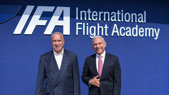 איתן בן אליהו בבית הספר החדש לטיס IFA