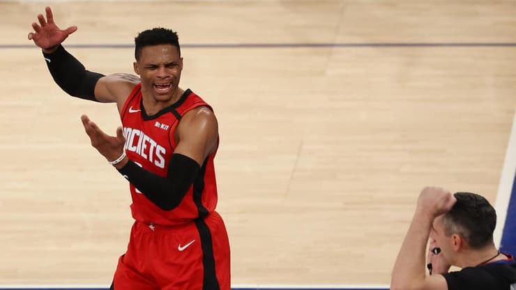 גם הוא נכנס לרשימת הנדבקים. ווסטברוק (צילום: EPA) ווסטברוק עצבני