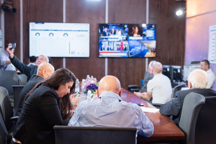 ועדת הבחירות בזמן תוצאות המדגמים