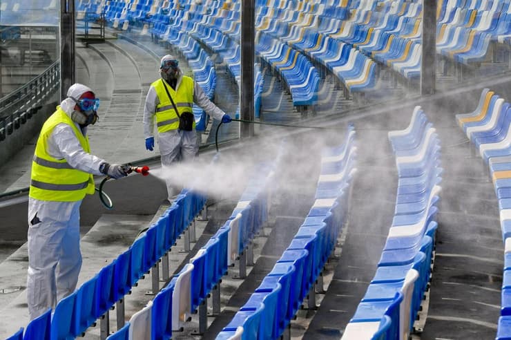 בנאפולי ניקו את האצטדיון כדי למנוע הידבקות