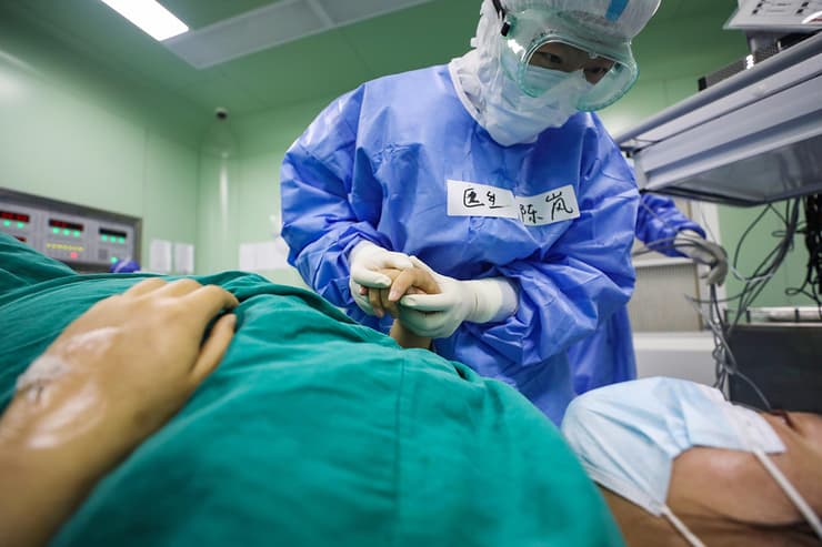 ווהאן סין מוקד התפרצות קורונה הקורונה נגיף רופא רופאים