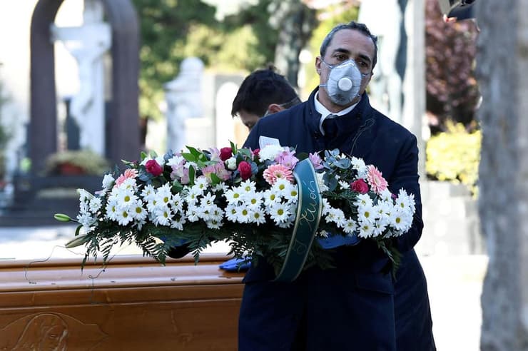  איטליה: הלוויה של נספה קורונה