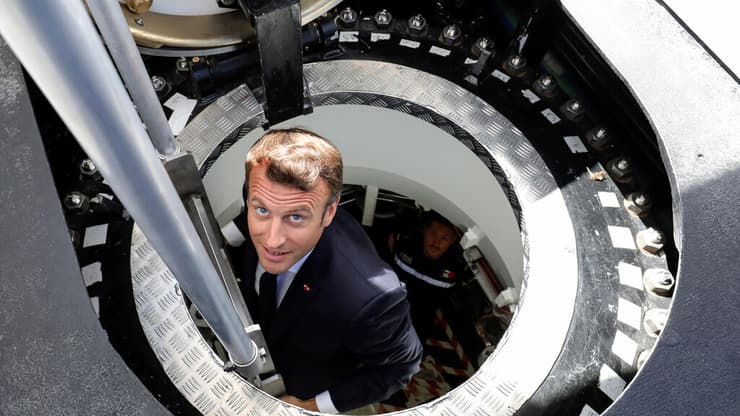 צרפת הנשיא עמנואל מקרון ב צוללת