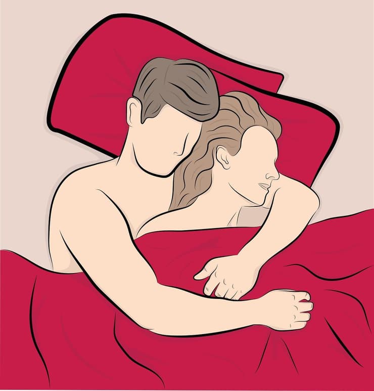 איש ואישה שוכבים מחובקים במיטה