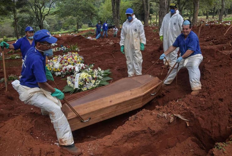  קבורת קורבנות הקורונה בברזיל 
