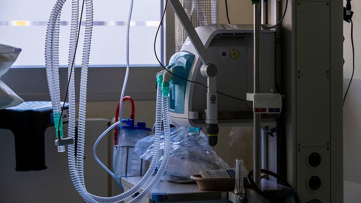 מכונת הנשמה בית חולים ב שוורן ב גרמניה נגיף קורונה