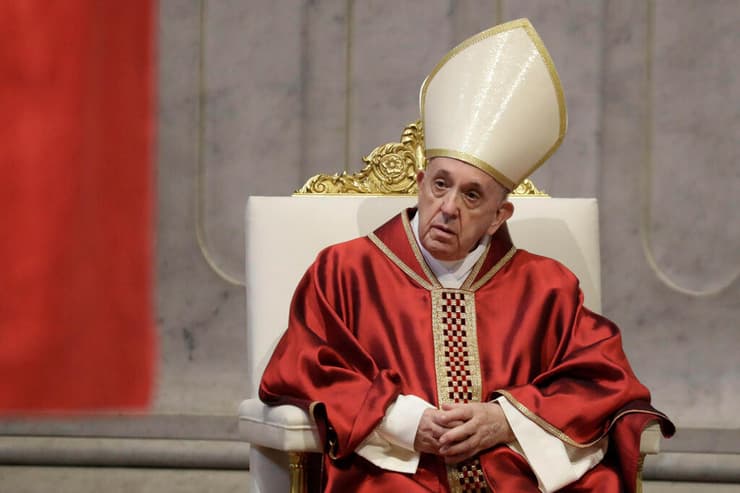 האפיפיור פרנסיסקוס. מברך את "האומץ לגנות" 