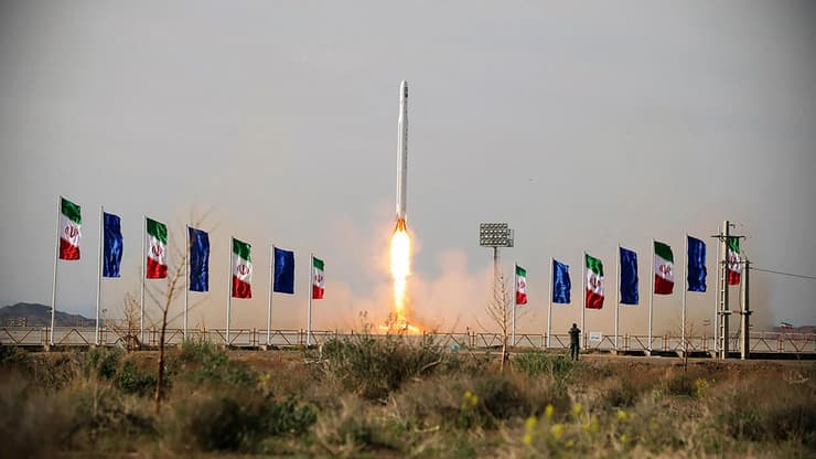 לפי הדיווח, איראן תוכל לכוון את הלוויין לכל נקודה שבה תבחר. שיגור הלוויין האיראני "נור-1", בשנה שעברה