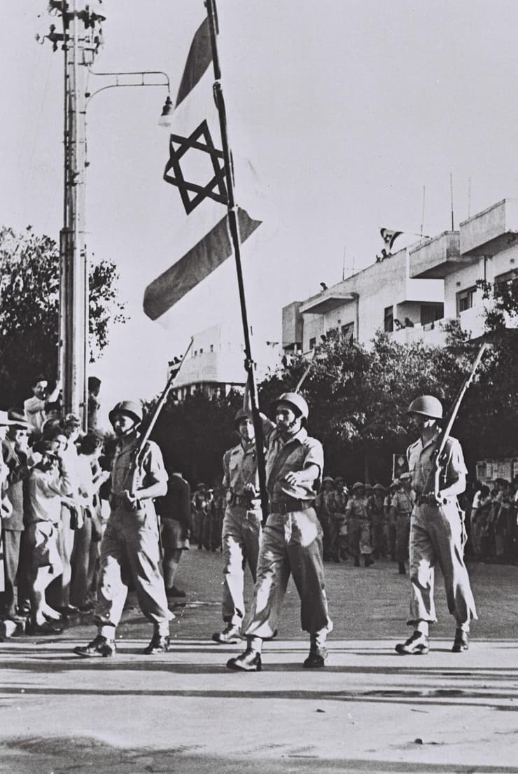 חיל רגלים במצעד העצמאות בתל אביב, 1949 