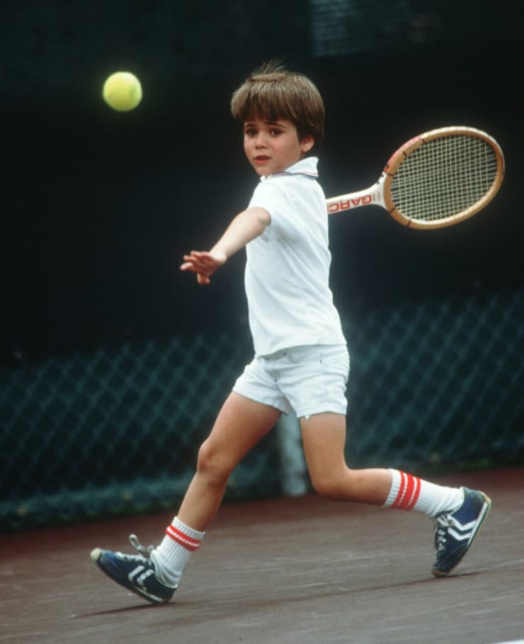 אגאסי מתאמן בטניס בילדותו