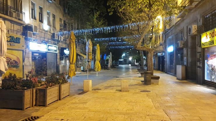 מרכז ירושלים ריק מאנשים בערב יום העצמאות