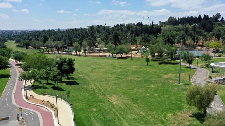 גן סאקר בירושלים ריק מאדם