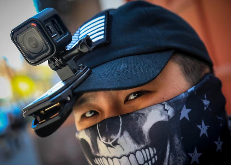 נגיף קורונה ארה"ב אסייתים אמריקנים מותקפים אדי סונג חמוש גו פרו ז'קט