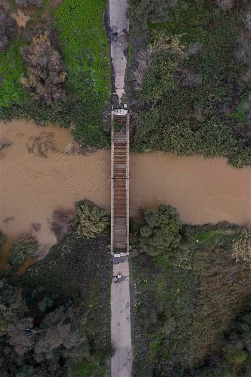 גשר אריק הישן חוצה את נהר הירדן