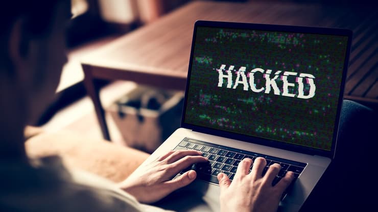 תוכנה זדונית (עיבוד תמונה. צילום: shutterstock) מחשב שנפרץ