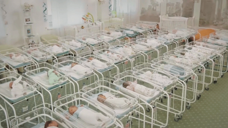 אוקראינה תינוקות שנולדו בהליך פונדקאות תקועים ב אוקראינה נגיף קורונה
