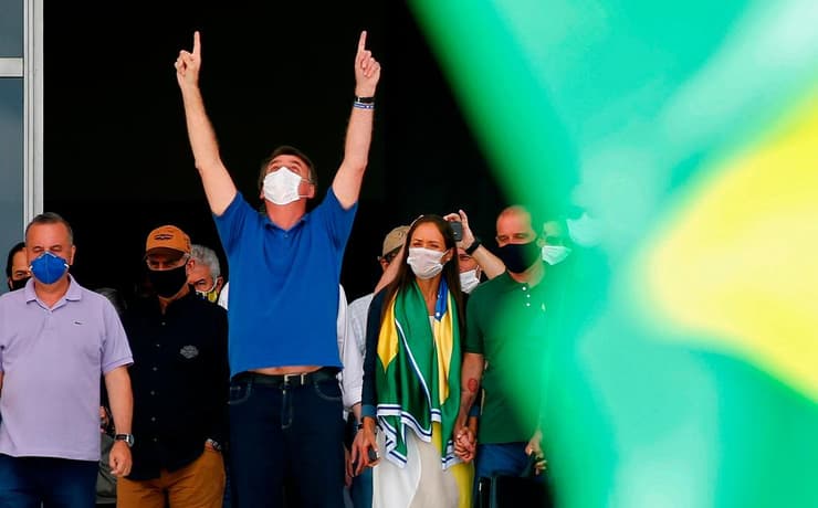 נשיא ברזיל ז'איר בולסונרו ב הפגנה נגד ה סגר ברזיליה
