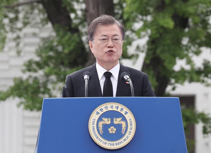 מון ג'יאה-אין נשיא דרום קוריאה ב טקס זיכרון ל טבח ב קוואנגג'ו ב-1980