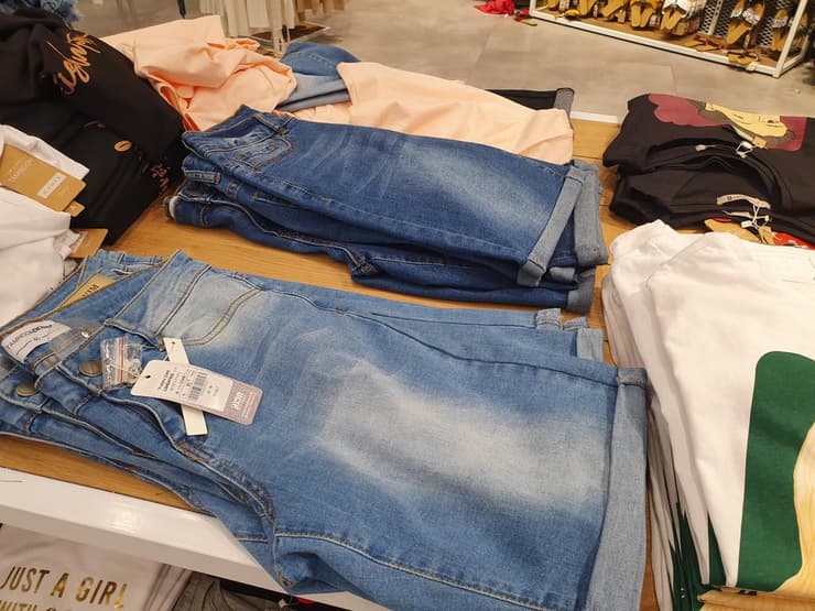 רשת תמנון: מכנסי ברמודה ג'ינס באורך המתאים, מחיר: 80 שקל