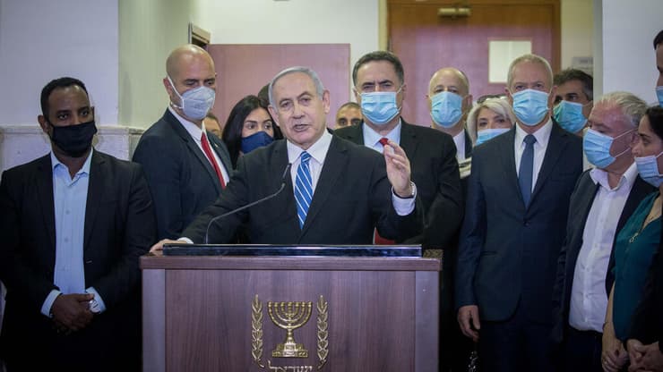 בנימין נתניהו עם חברי הליכוד לפני הדיון הראשון במשפטו