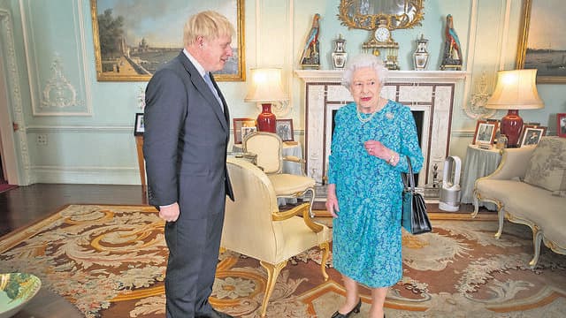 המלכה, ראש הממשלה והמאוורר