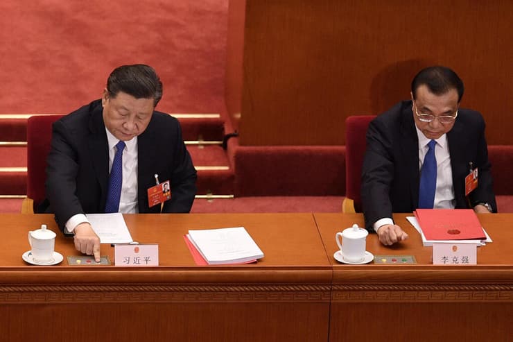 נשיא סין שי ג'ינפינג וראש הממשלה לי קצ'יאנג אישור חוק הביטחון הונג קונג