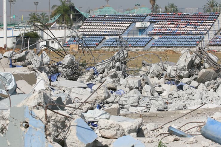 אצטדיון האורווה נהרס
