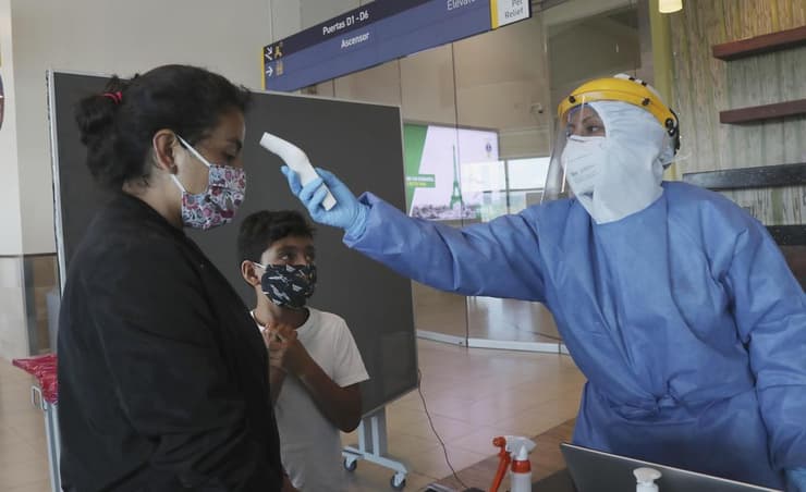 מדידת חום בנמל תעופה באקוודור