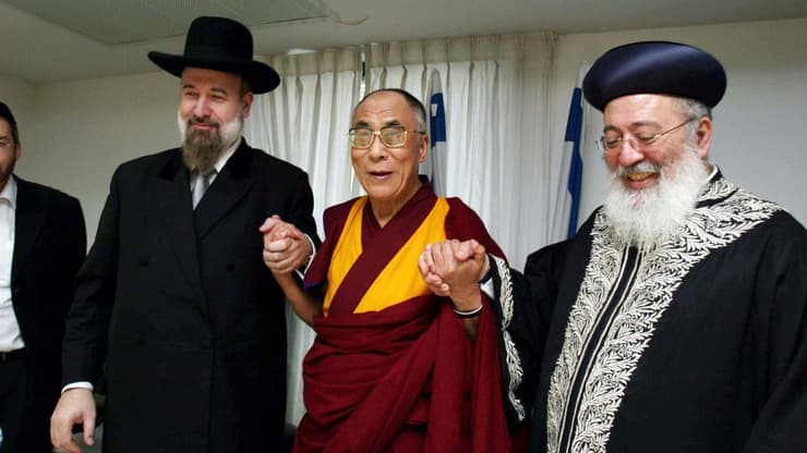 דלאי לאמה בפגישה עם הרבנים הראשיים הרב שלמה עמר והרב יונה מצגר, 2006