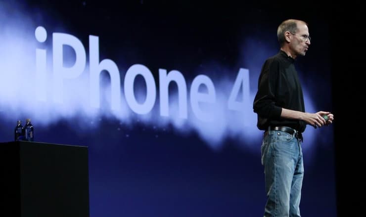 סטיב ג'ובס אייפון 4 2010