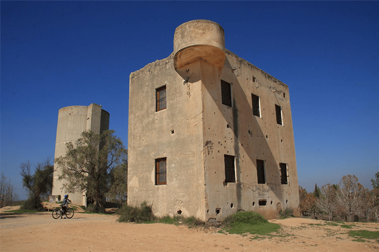 בית הביטחון ומגדל המים בבארי הישנה