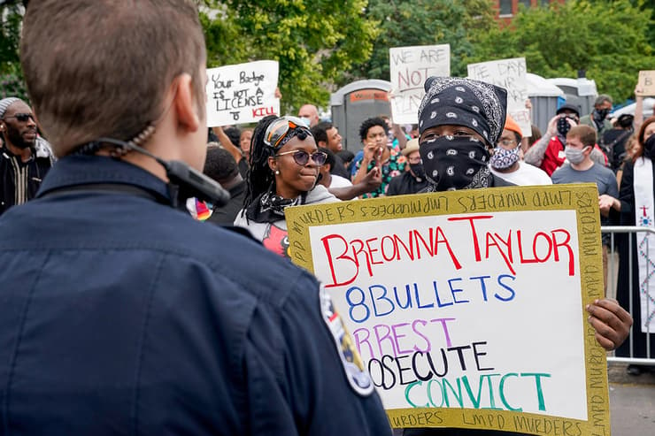 ארה"ב גזענות קנטקי לואיסוויל הפגנה על הרג בריאונה טיילור