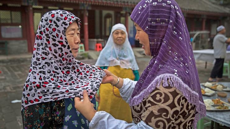 סין מוסלמים שינג'יאנג מחנות חינוך מחדש