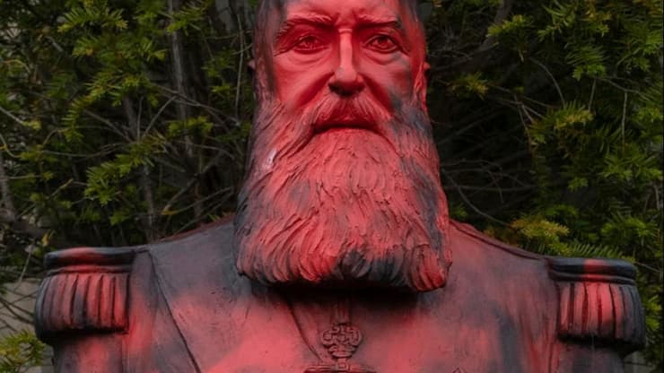 בלגיה המלך לאופולד השני פסל הושחת מחאה נגד הגזענות טרבורן