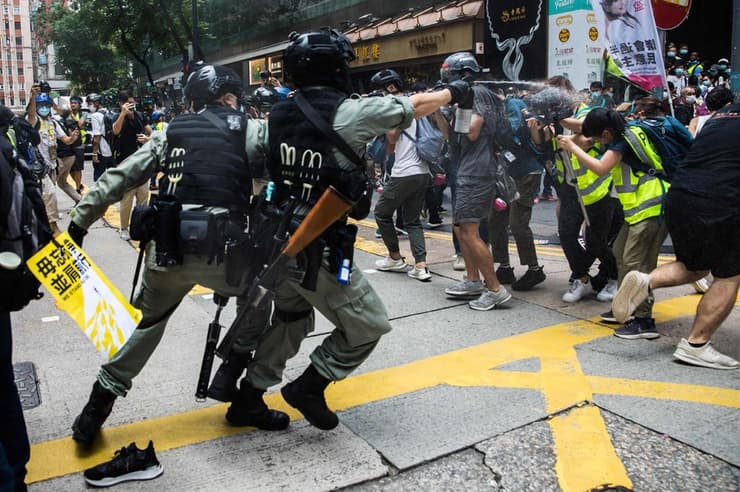 הונג קונג שוטרים מחאה הפגנה נגד חוק הביטחון סין