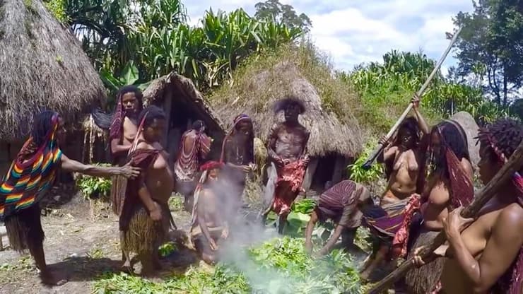 שבט הקניבלים בפפואה גינאה