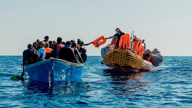 ספינת מהגרים Ocean Viking חילוץ מהגרים ב 30 ב יוני