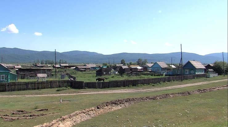רוסיה כפר שולוטה תעלות כדי לשמור אנשים ב בידוד קורונה