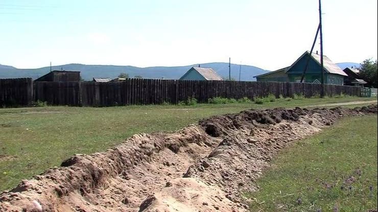 רוסיה כפר שולוטה תעלות כדי לשמור אנשים ב בידוד קורונה