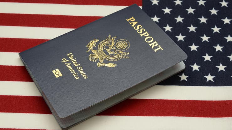 גם המבקשים ויזות בשגרירות ארה"ב מחוץ לישראל עלולים להיות חשופים לחוויה לא נעימה (צילום: shutterstock) ארה"ב ויזה דרכון