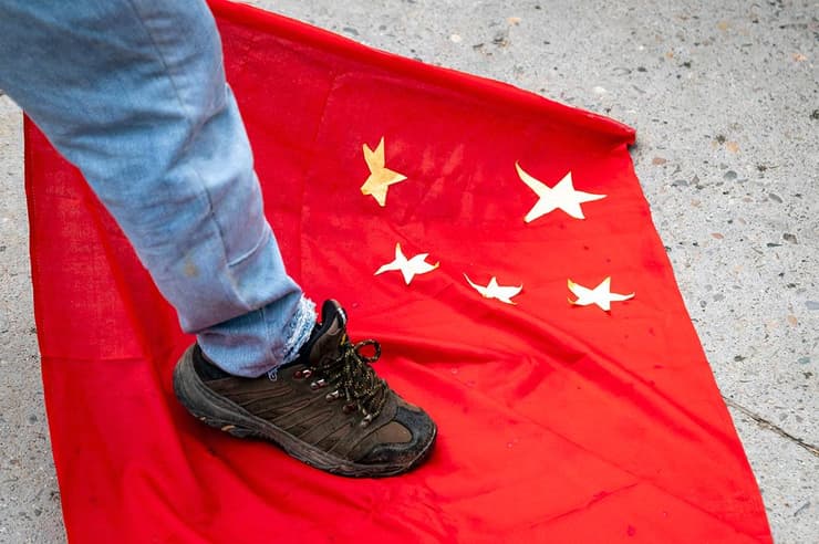 הפגנה של גולים מ טיבט נגד חוק הביטחון שכפתה סין על הונג קונג ב דרמסאלה הודו