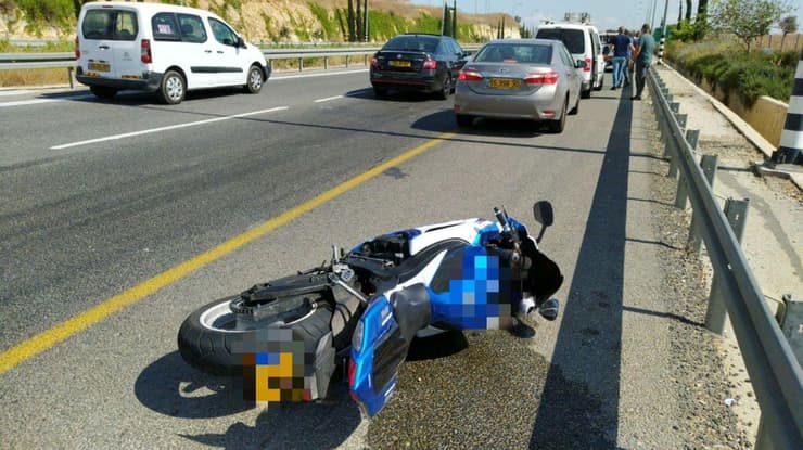 רוכב אופנוע נפצע אנוש בתאונה עצמית בכביש 79