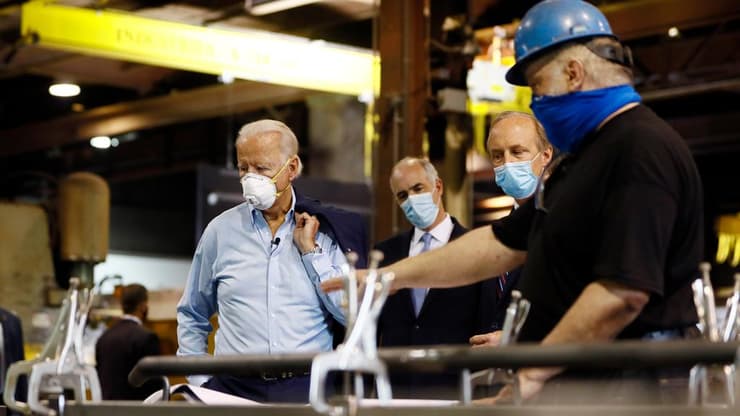 ארה"ב ג'ו ביידן ביקור ב מפעל ב פנסילבניה