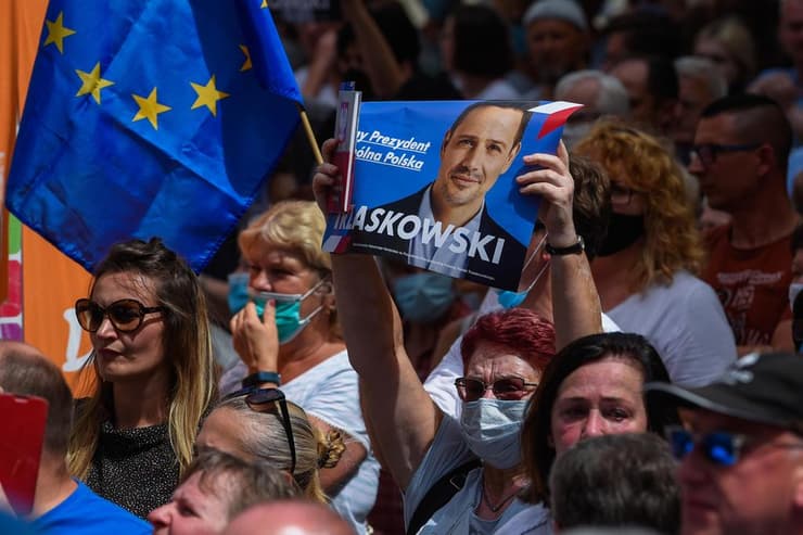 פולין בחירות ל נשיאות ראש העיר ורשה רפאל צ'זקובסקי עצרת