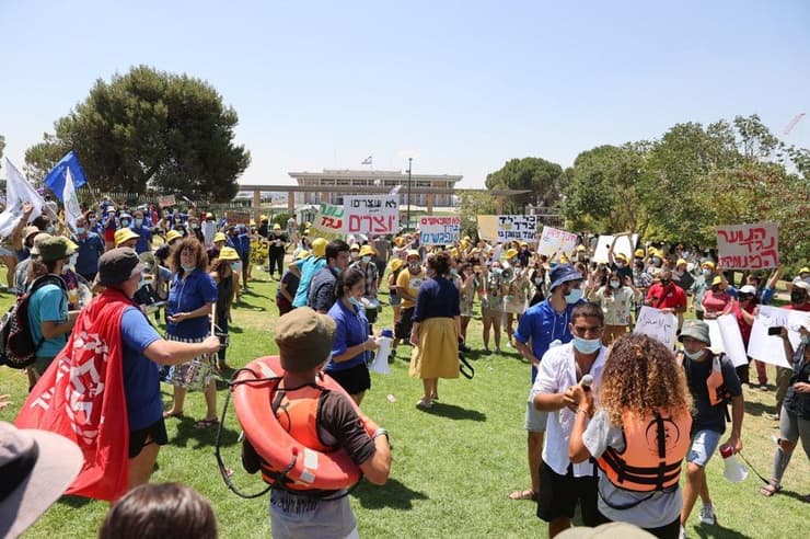 "מחזירים את פעילויות הקיץ"- הפגנה של כל תנועות הנוער בישראל בגן הוורדים מול ישיבת הממשלה