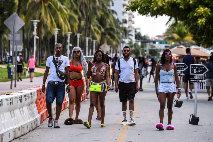 פלורידה מיאמי ביץ' חוגגים למרות ה קורונה ארה"ב