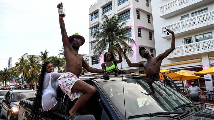 פלורידה מיאמי ביץ' חוגגים למרות ה קורונה ארה"ב