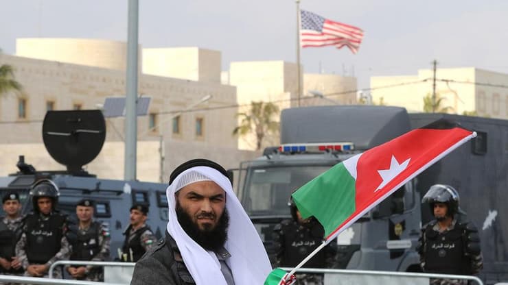 ירדן 2017 אנשי האחים המוסלמים מפגינים על העברת שגרירות ארה"ב לירושלים