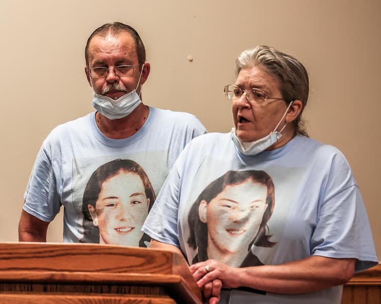 ארה"ב וויליאם ו אוליביה לונג הוריה של ג'ניפר לונג הוצאה להורג של הרוצח ווסלי פרקי