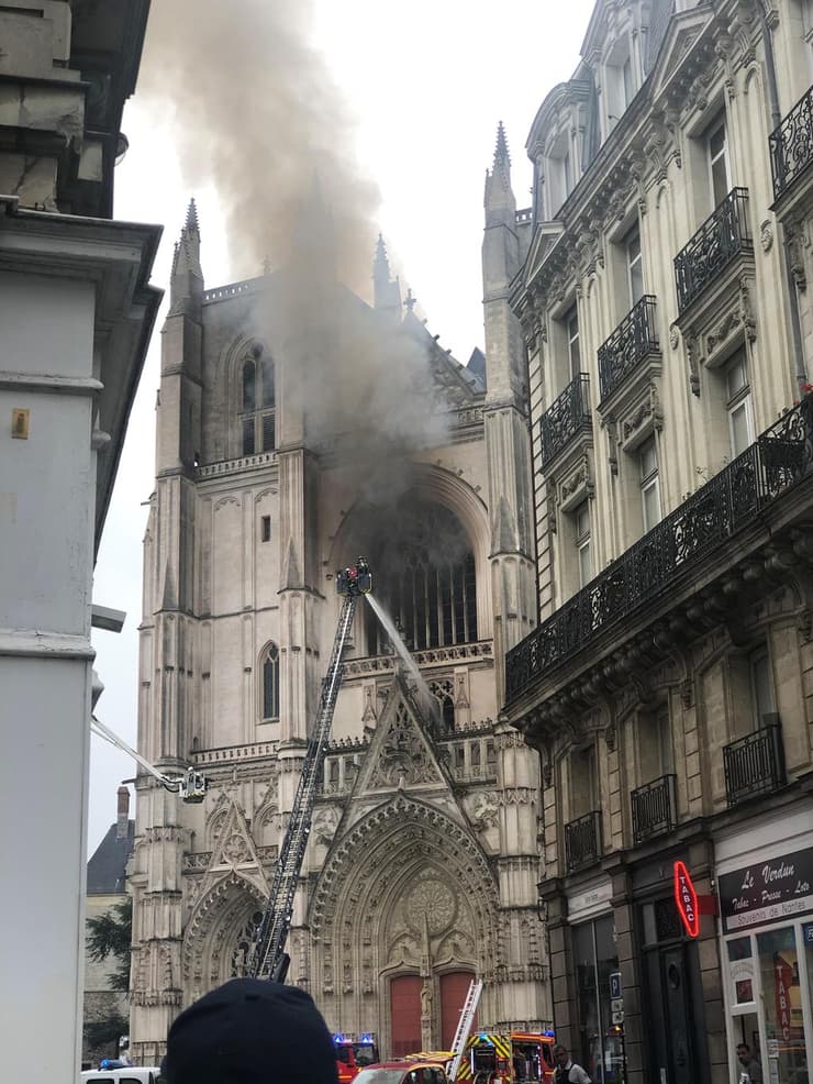 שריפה בקתדרלה בעיר נאנט בצרפת